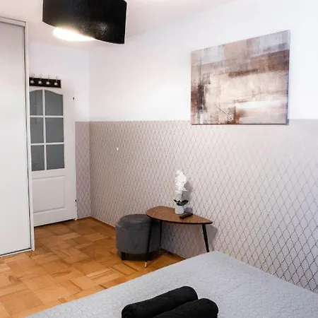 Clicktheflat Constitution Square *