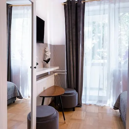 Clicktheflat Constitution Square