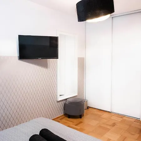 Clicktheflat Constitution Square Apartment