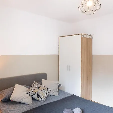 Clicktheflat Constitution Square Apartment *