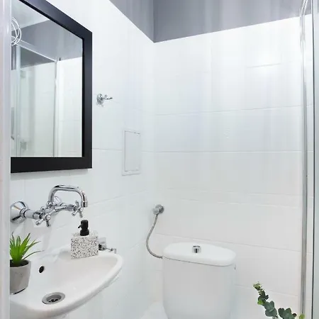 Clicktheflat Constitution Square