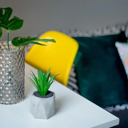 Clicktheflat Constitution Square