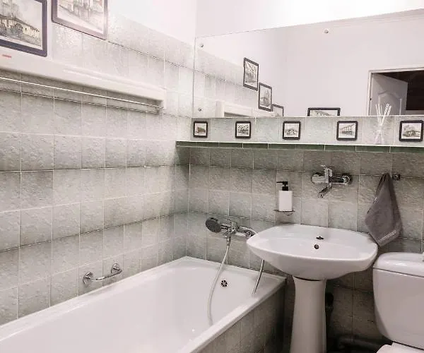 Clicktheflat Constitution Square