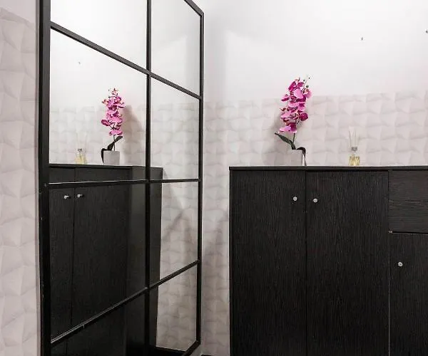 Clicktheflat Constitution Square *