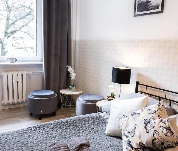 Clicktheflat Constitution Square