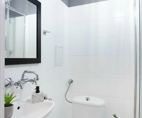 Clicktheflat Constitution Square