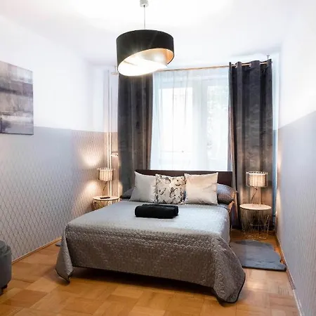 Clicktheflat Constitution Square * Warschau