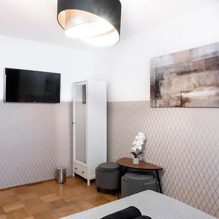Clicktheflat Constitution Square * Warschau