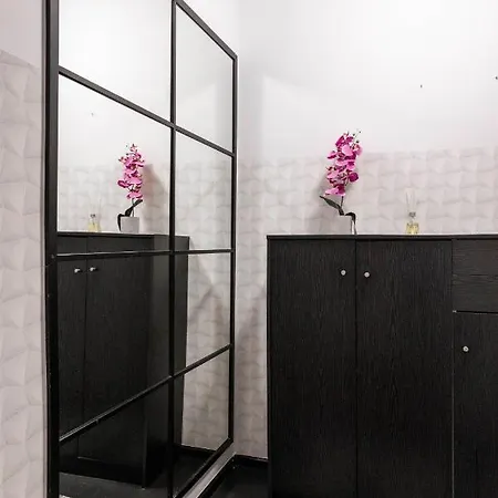 Clicktheflat Constitution Square *