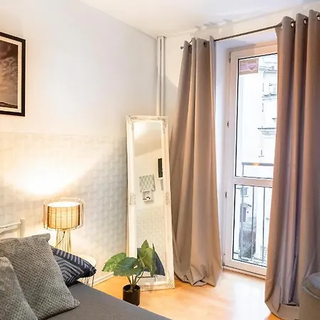 Clicktheflat Constitution Square * ורשה