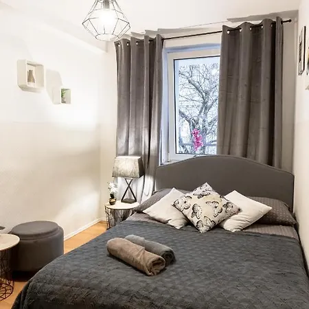 Clicktheflat Constitution Square דירה