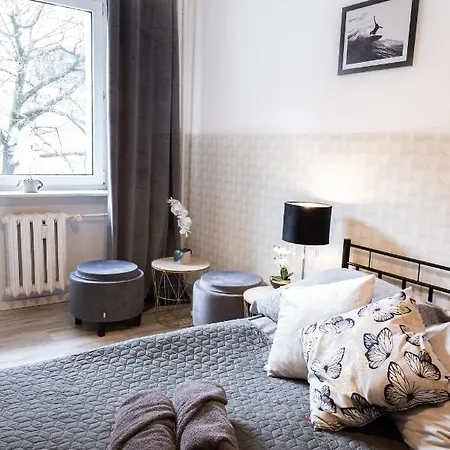 Clicktheflat Constitution Square