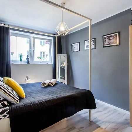 Clicktheflat Constitution Square *