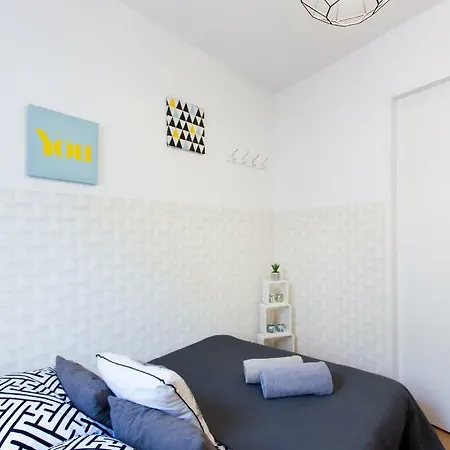 Clicktheflat Constitution Square דירה