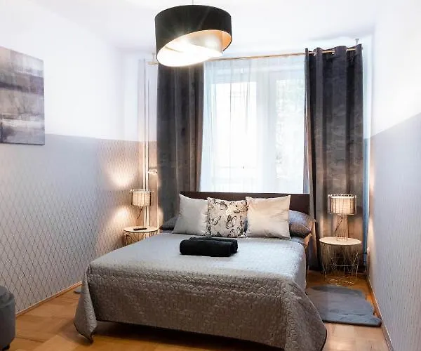 Clicktheflat Constitution Square * Varsovie