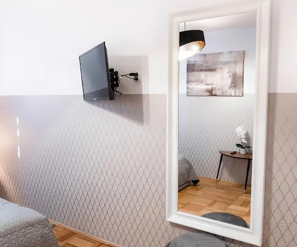 Clicktheflat Constitution Square *