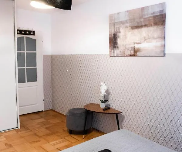 Clicktheflat Constitution Square *