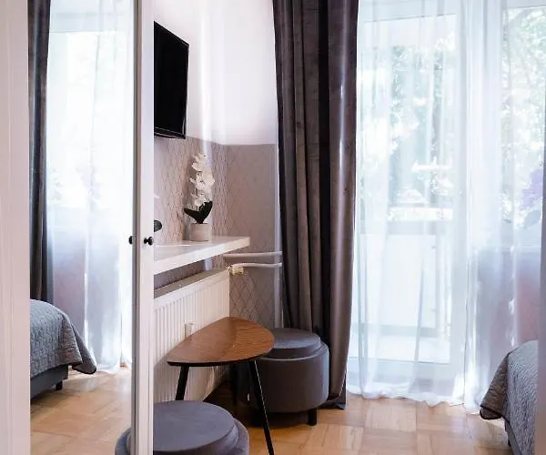 Clicktheflat Constitution Square