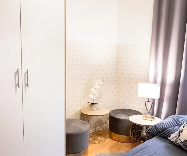 Clicktheflat Constitution Square * Varsovie