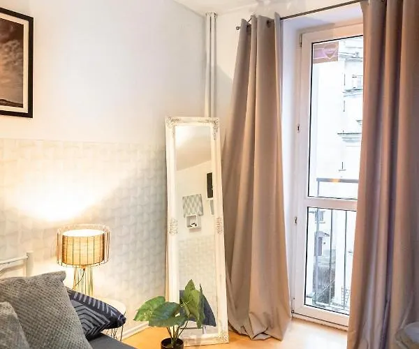 Clicktheflat Constitution Square * Varsovie