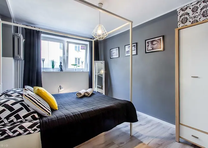 Clicktheflat Constitution Square *